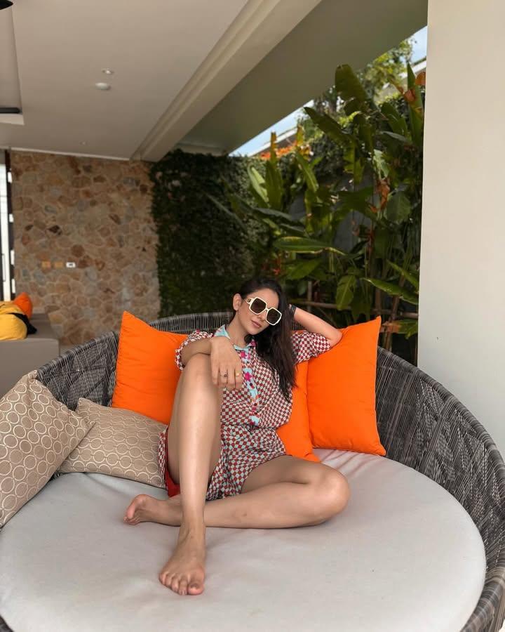 rakul-preeti-maldives-vacation-hot-photos